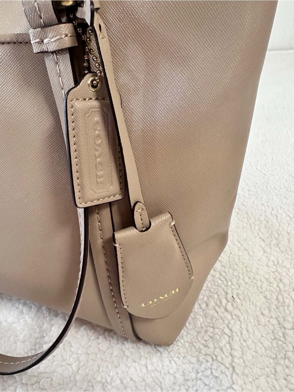 Like new Coach Tan Leather 15” x 10” Tote with Gold Hardware and shoulder strap - Picture 4 of 11